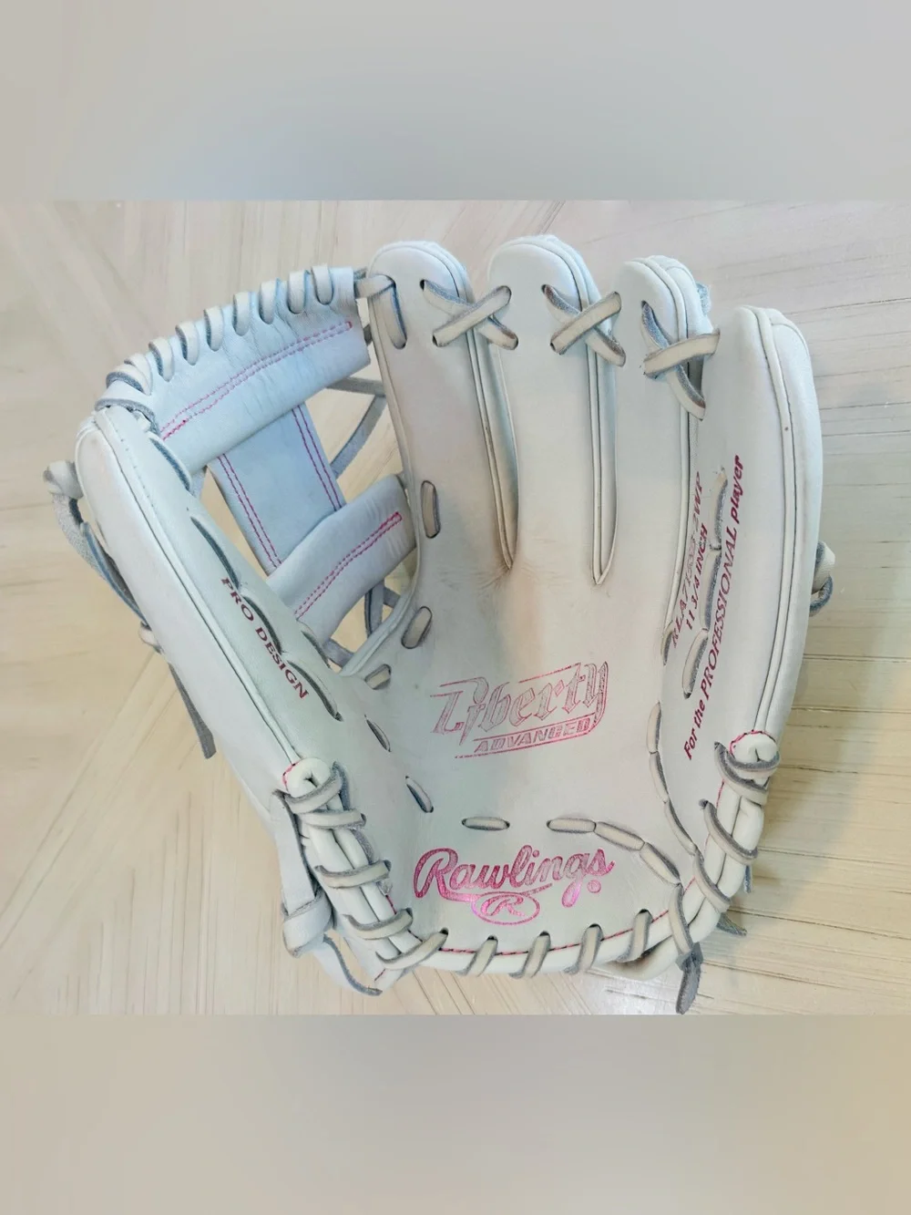 Rawlings Liberty Advanced 11.75” Fastpitch Softball Glove White/Pink RLA715SB-2W